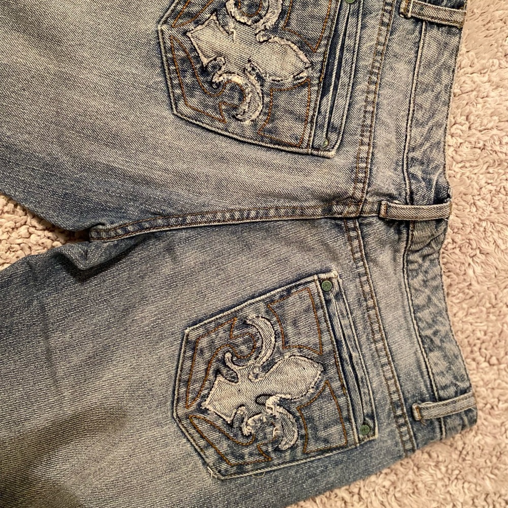 Size 7 Chick straight leg capri jeans.